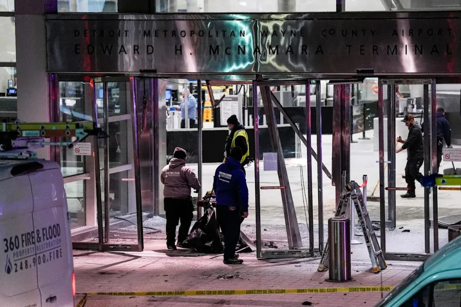 Mobil Tabrak Pintu Masuk Terminal McNamara Bandara Detroit: Pengemudi Jersey Lions Ditangkap di Lokasi